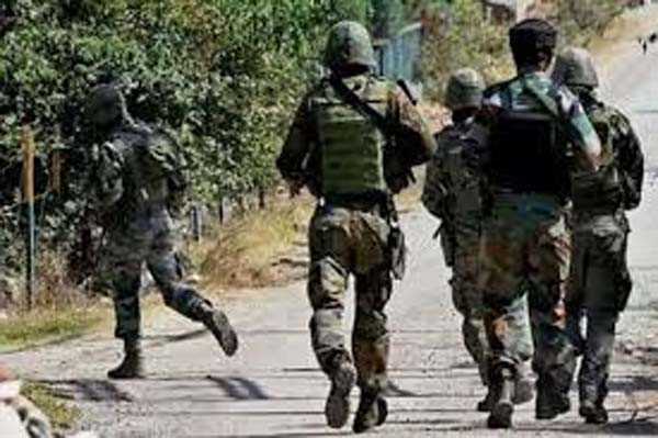 एक महिला भी मारी गई, केरिपुब के डिप्टी कमांडेंट समेत दो जवान जख्मी एक महिला भी मारी गई, केरिपुब के डिप्टी कमांडेंट समेत दो जवान जख्मी